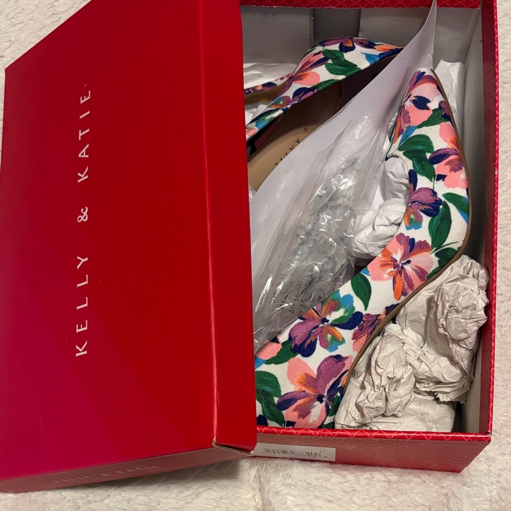 Kelly & Katie Floral Pointed-Toe Pumps in Pink, Blue, Green and Orange - Picture 7 of 7